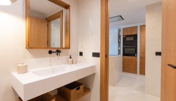 Resa Estates apartment for sale Botafoch Ibiza bathroomn 3.jpg